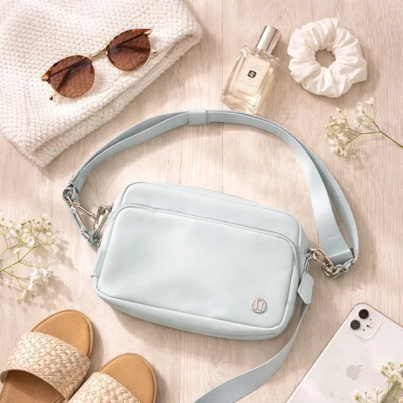 Lululemon Everywhere Crossbody 2L Pelican NWT - Picture 3 of 6